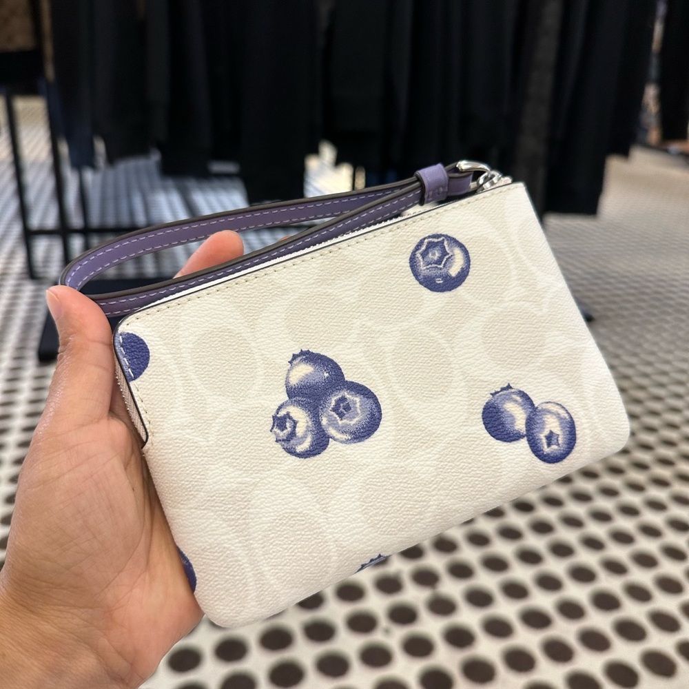 NWT Coach Corner Zip Wristlet In Signature Canvas With Blueberry Print - Picture 2 of 5